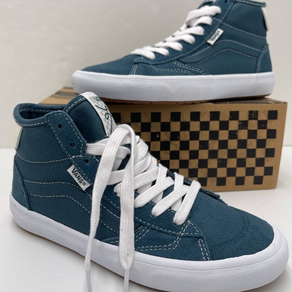 Vans WMNS The Lizzie
Teal Hi Top Sneakers 
VN0A4BX1TEA
 Teal High-Top Sneakers - Picture 13 of 16
